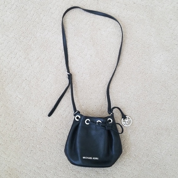 michael kors drawstring bucket bag